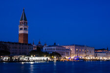 San Marco am Abend klein.jpg