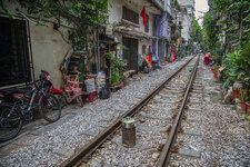 train-street-hanoi-BA7A4417.jpg