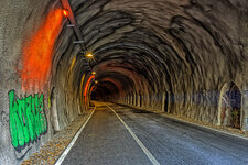 Tunnel2.jpg