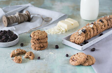 cookies_weiße_schokolade_cranberries_von_vorne_fotografiert.jpg