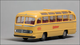 Buss-001.jpg