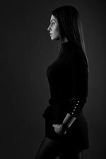 susanne_natural_light_studio_flash_beauty_black_and_white_20180301-30.jpg