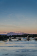 Pont Avignin Mont Ventoux-1.jpg