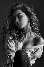 ramona_natural_light_studio_flash_beauty_black_and_white_20180301-8.jpg