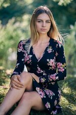 lisa_natural_light_blonde_studio_nature_20180916-45 1.jpg