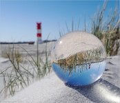 P4010020 Helgoland Düne Leuchtturm Glaskugel Lensball 1000x865 250KB.jpg