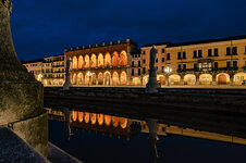 2019-05-29_Padova_Prato_della_Valle_Dämmerung_DSC00427_small.jpg