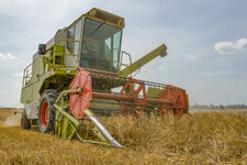 Claas_Dominator76.jpg