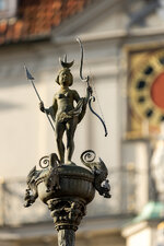 20201108_LG_6D2_265c_Luna-Brunnen_Rathaus-forum.jpg