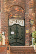 20201108_LG_6D2_357c_Am-Marienplatz-3_Ratsbuecherei_Eingang-forum.jpg