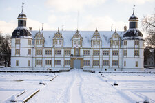 Schloss Neuhaus, EOS R5, RF 70-200mm f:4L IS USM @ 70mm, f4.jpg