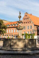 20211010_LG_5D4_110c_Marktplatz_Luna-Brunnen_Am-Ochsenmarkt-forum.jpg