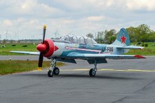 YAK52-7-1.jpg