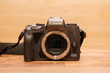 EOS_M5_vorne-1200px.jpg