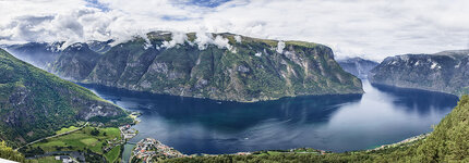 Pano_unbearbeitet.-231130.1--02.1500DExF22K22.BrnMp.Grd.BW-red133pc.BkGrdSat55--33pc.NSP-1200p...jpg