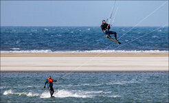 surfer-R-8369.jpg