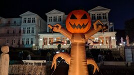PXL_20241018 Helloween Kürbis Gespenst Feenfeuer Zinnowitz 2024 1920.jpg