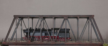 BR 83.10 mit Brücke.jpg