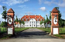 DSC00004 Schloß Vietgest rework 2021 1920.jpg