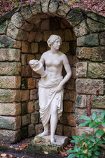 2025-10-12 14-30-07 Dürrröhrsdorfer Schlosspark - Göttin Diana.jpg