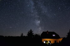 DSC01541 Milchstraße mit Haus 2021 + 2025.jpg