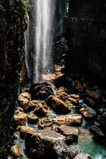 chinese waterfall small (1 von 1).jpg