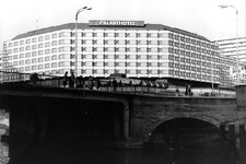 1982 Palasthotel_klein.jpg
