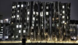 silbernes Gehry-Haus 01-03-12 HDR-DSLR.jpg