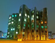 silbernes Gehry-Haus 01-03-12 HDR-2-DSLR.jpg