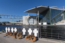 LR5-3128_DSLR.jpg