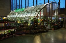 Blumen am Bahnhof.JPG