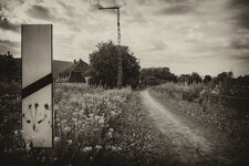 HD alte Bahnstrecke 1 in sw.jpg