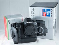 Canon 5DII mit BG-E6-front.jpg