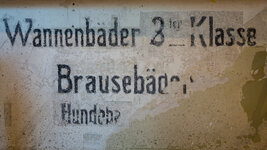 HD Altes Hallenbad innen Schild.jpg