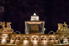 Brunnen ganz 1 (1 von 1).jpg