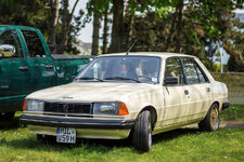 Peugeot-305.jpg