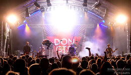 2016-05-28_DieFestungRockt_Donots_56.jpg