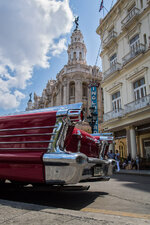 0880-cuba-habana-plaza-central-LR-v2-254.jpg