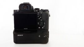 sonya7s_02.jpg