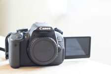 Canon 650D vorne.jpg