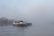 MA Neckarkanal Schiff im Nebel 01.jpg