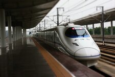 Suzhou_high_speed_train_IMG_2144.jpg