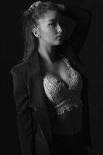 ramona_studio_flash_black_and_white_20171115-11.jpg